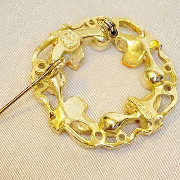 Gerry's Wreath Brooch Enamel Orange Ivy Petals With Pearleque Beads - Picture 5 of 7